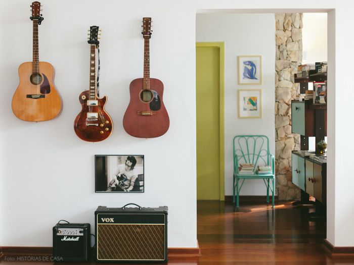 Vintage dekoravimas ir dekoravimas, gitaros ant sienos, idėjos jaukiam namui