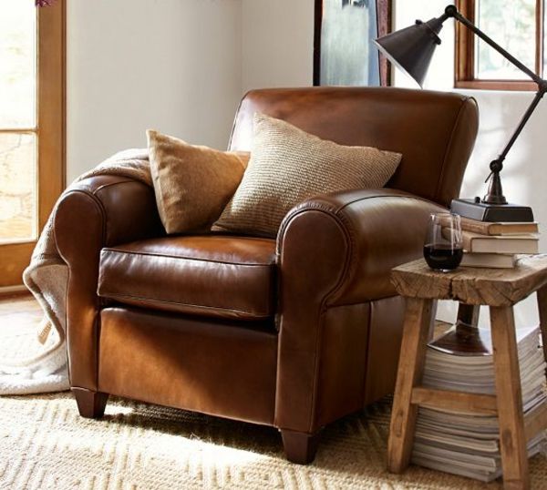 vintage lederen meubel fauteuil met sierkussen in beige