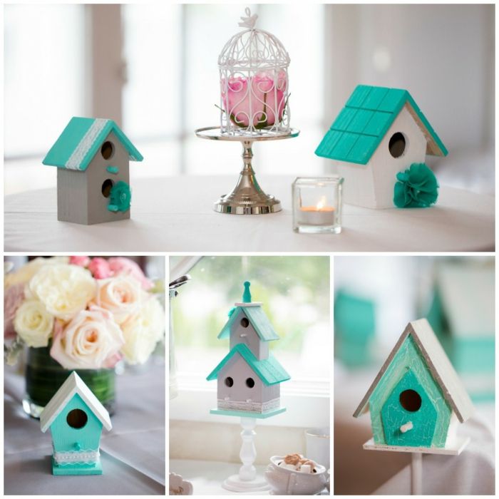 pequenas casas de passarinho feitas de madeira, pintadas de branco e turquesa, decoradas com rendas, flores artificiais e velas perfumadas