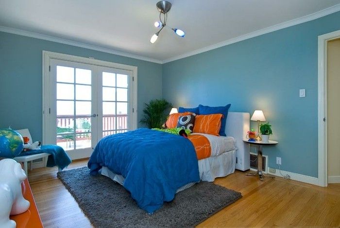 Stud sienos ir mėlyna spalva-siena-jaukus miegamasis