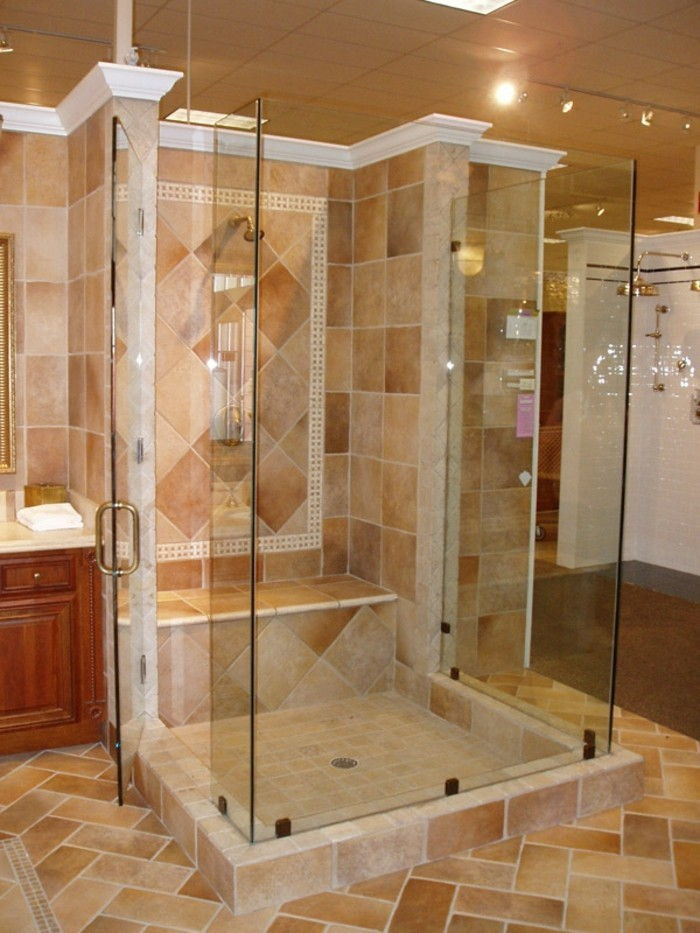 vaikščioti-in-dušas-in-stiklo-su-didelis gražus-vonios plytelės