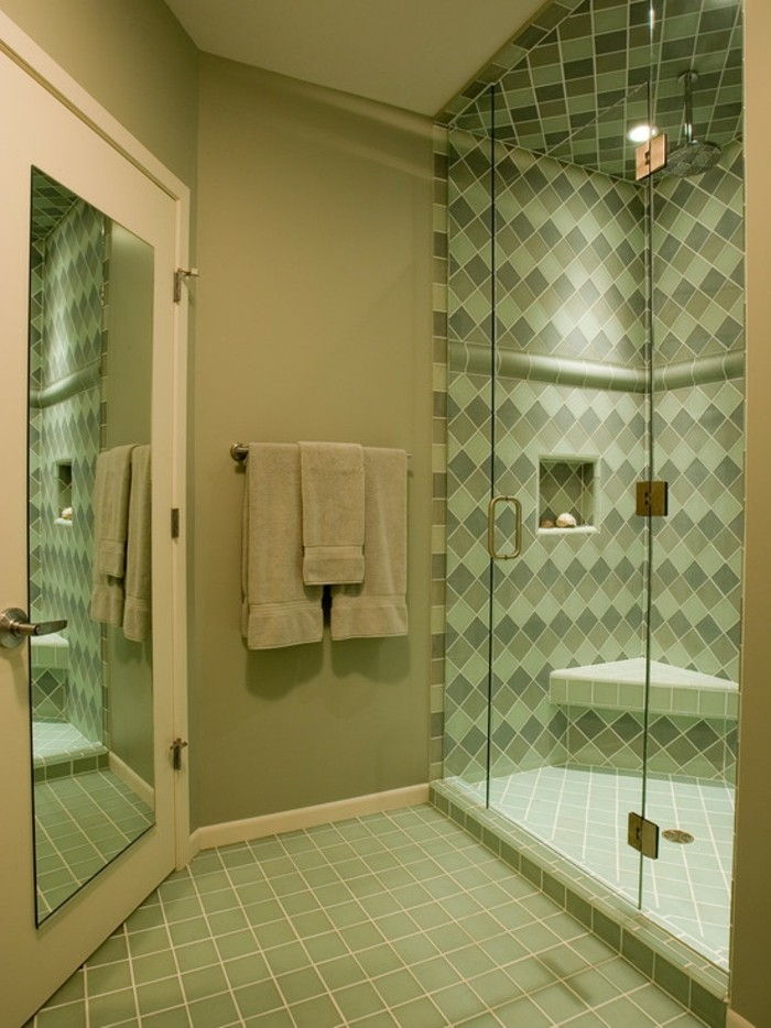 vaikščioti-in-dušas-in-stiklo-su-šiuolaikinio dizaino