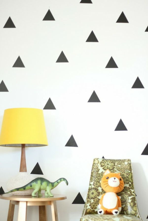 design de perete cu culoarea albă triunghiulară neagră
