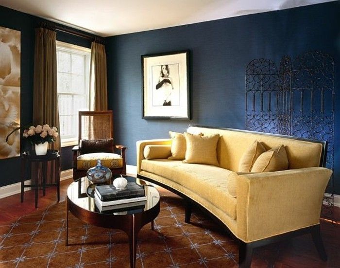 Wall Paint-modre barve oblikovanje stene obarvane stene bledo rumene-kavč-blazino-vzorec preprogo lesena tla leseni stol ovalne mize steklene okrasne vaze