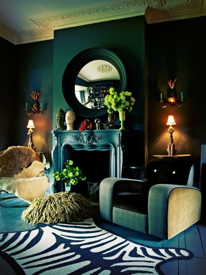 sienos spalva-benzinas-židinys-ir-fotelis-elegantiškas kilimas