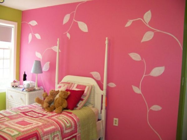 perete vopsea-roz-pentru-pepinieră-reddybears pe pătuț
