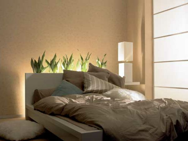 Plante taupe-decorare perete culoare dormitor