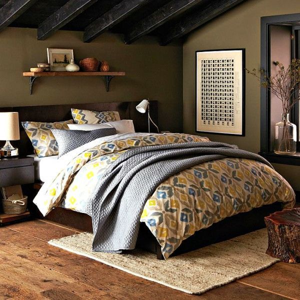 väggfärg taupe sovrum med en säng - vackra duvet täcker