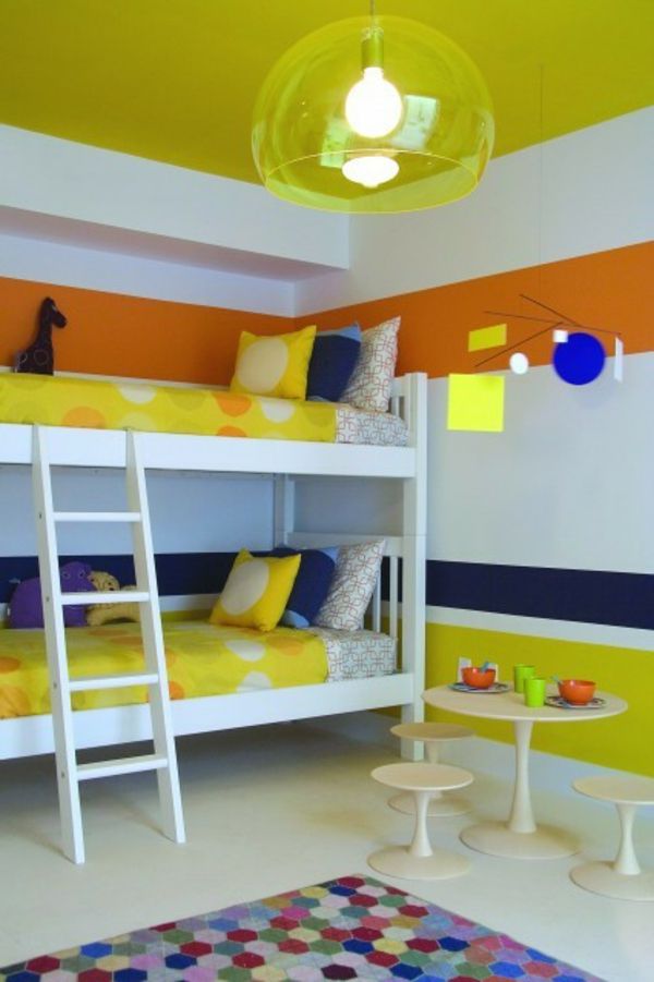 vegg-farger-for-barn-rom-hvit-oransje-moderne lysekrone