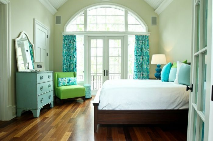 mare perete color turcoaz - dormitor frumos