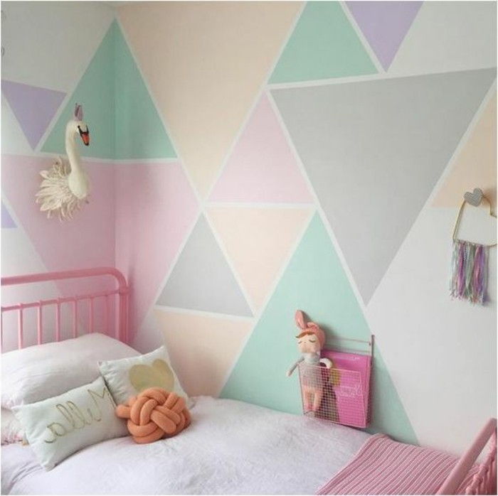 perete design cu culori-pepinieră-luminos-pastel roz-paturi-small-pernelor jucării-plueschtiere