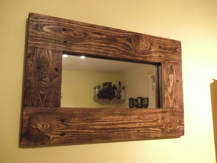 wandspiegel-med-frame-of-bearbetat trä