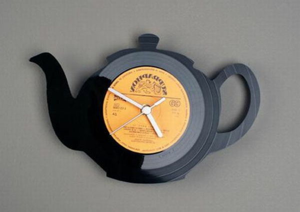 zidna ura design moderni čajnik - kombinacija črne in rumene