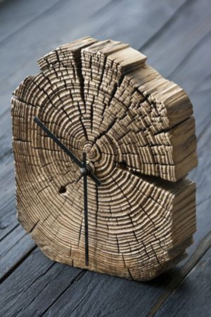 sienelę-laikrodis-medienos-juoda-rodykliniams iš metalo--be-skaitmeniu-neapdorotos medienos