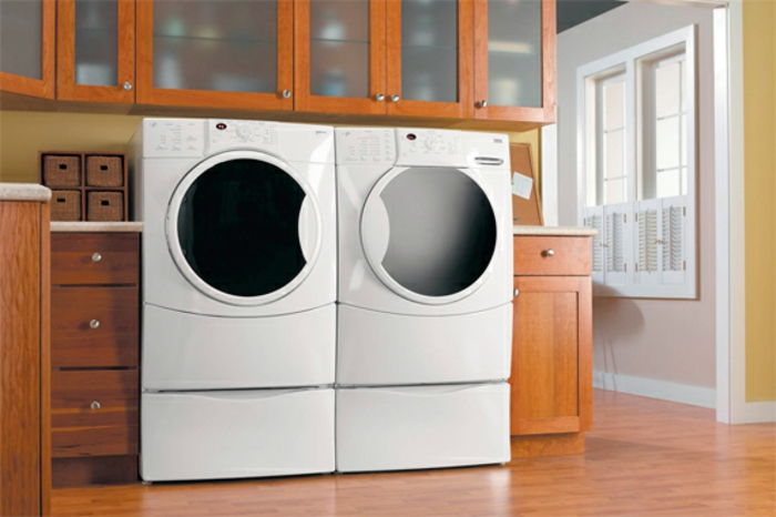 skalbimo-SET dviejų labai-modernios plovimo mašinos-mediniai-spintos