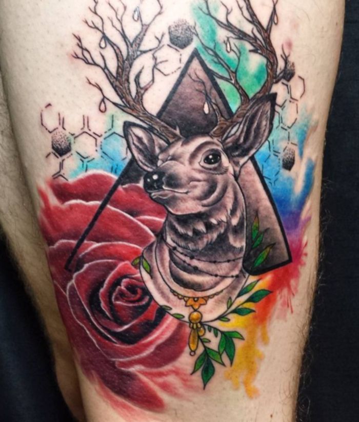 En symbolsk vannfarge tatovering - Hisch, Rose, Triangle, Branches Ulike farger