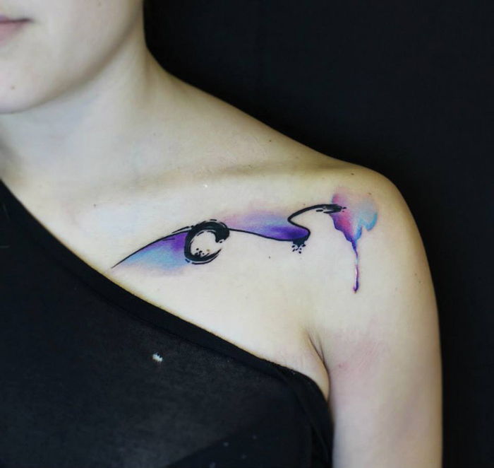 en enkel tatovering med vannfarge og enkle linjer Vannfarge Tatooo