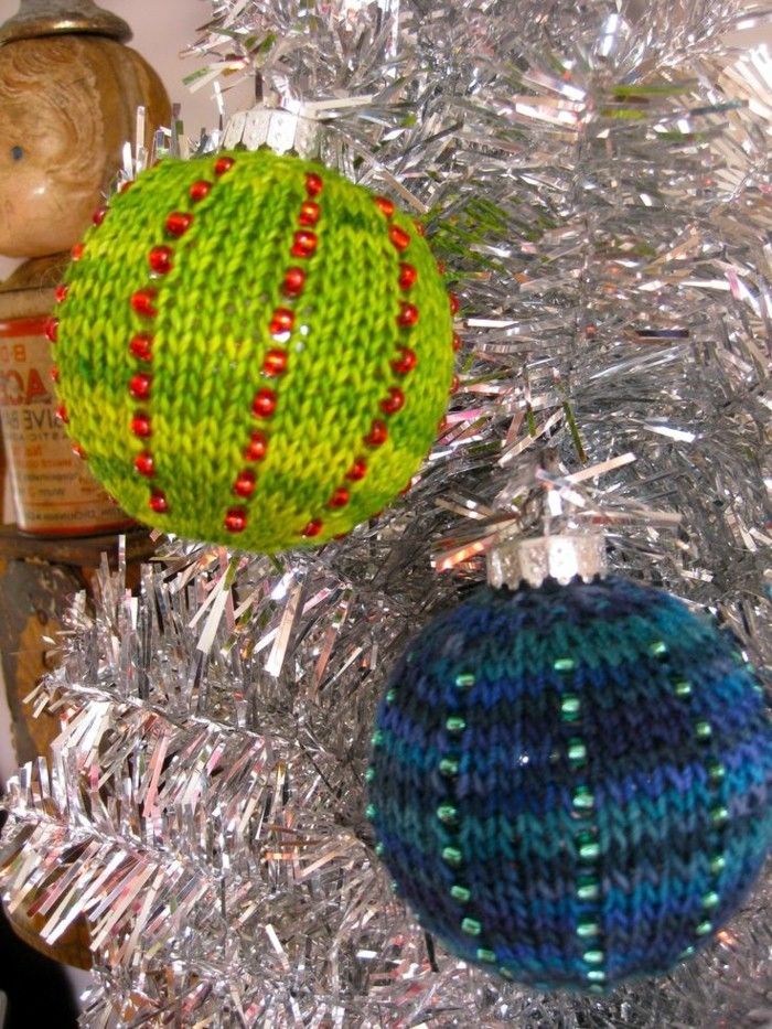 Weihnachtsdeko-tığ-topları-in-yeşil-mavi