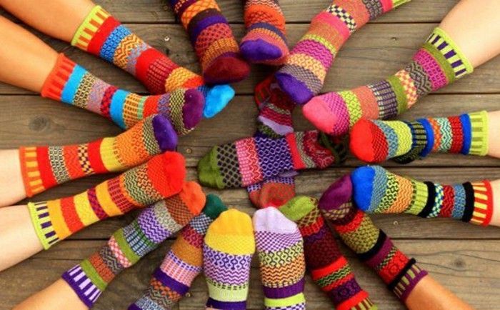 Kalėdų-yourself-amatai-daug spalvingų-kojinės megzti
