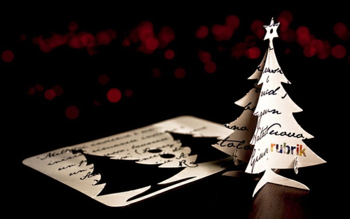Urobte si 3D vianočnú kartu sami, vystrihnite vianočný stromček z papiera, chladnú alternatívu k klasickej vianočnej karte