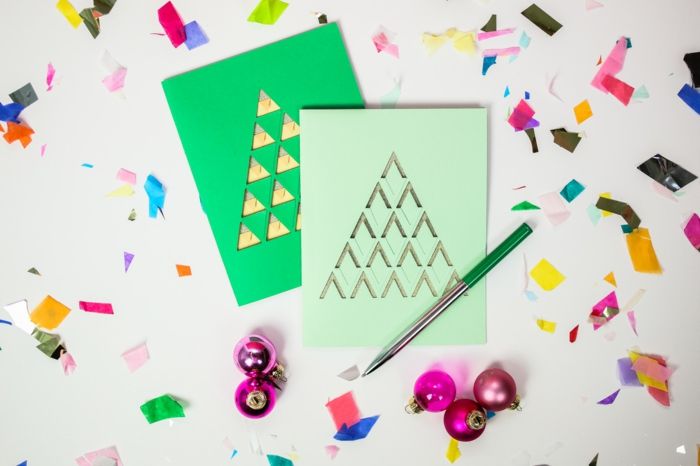 Cool DIY nápad na vianočné karty, vystrihnúť malé trojuholníky a tvar vianočný stromček