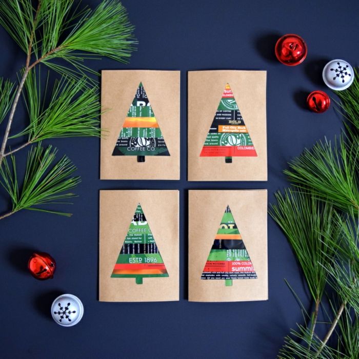 Remeselné vianočné karty z kávových obalov, tvorivé DIY nápady na imitáciu, jedľové vetvy a malé vianočné stromčeky