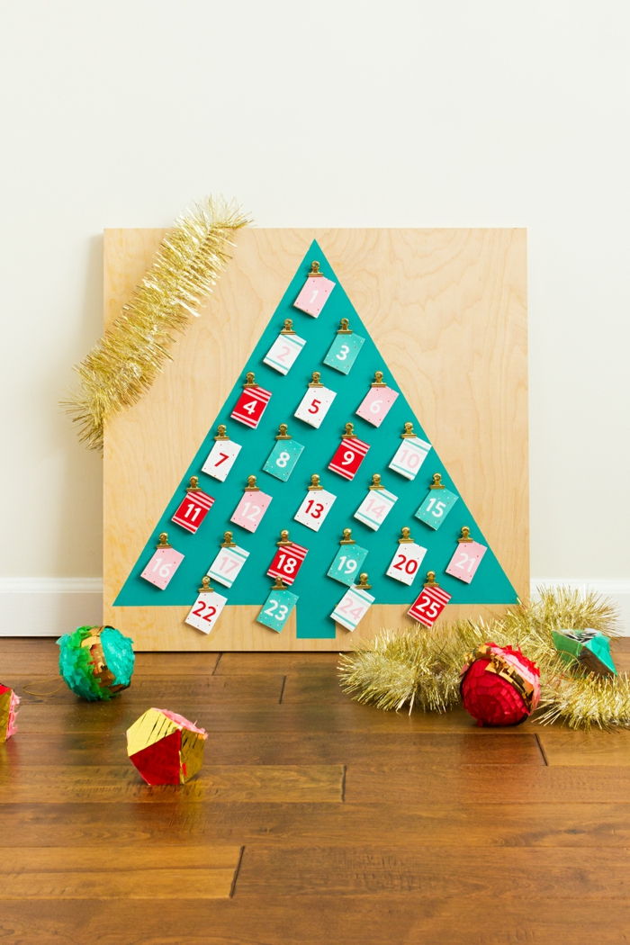 Jul krans adventskalender med små julekort for hver dag, kul DIY ide for barn og voksne