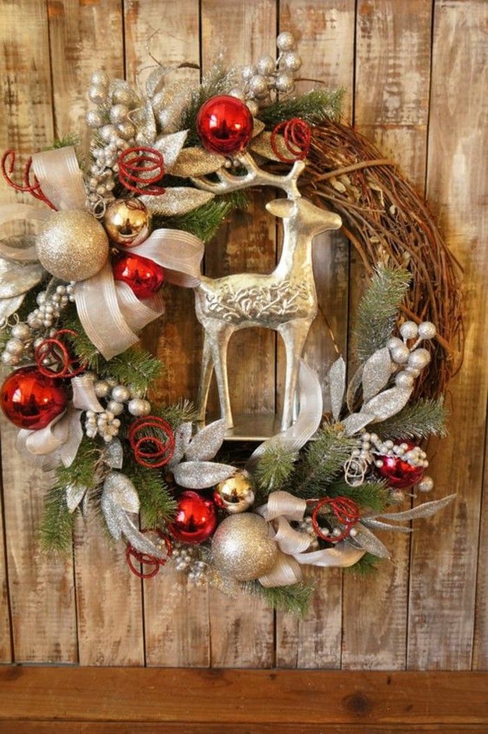 Vianočný veniec-nápady-ąiestom-weihnachtskugeln-silver-blaetter-deer