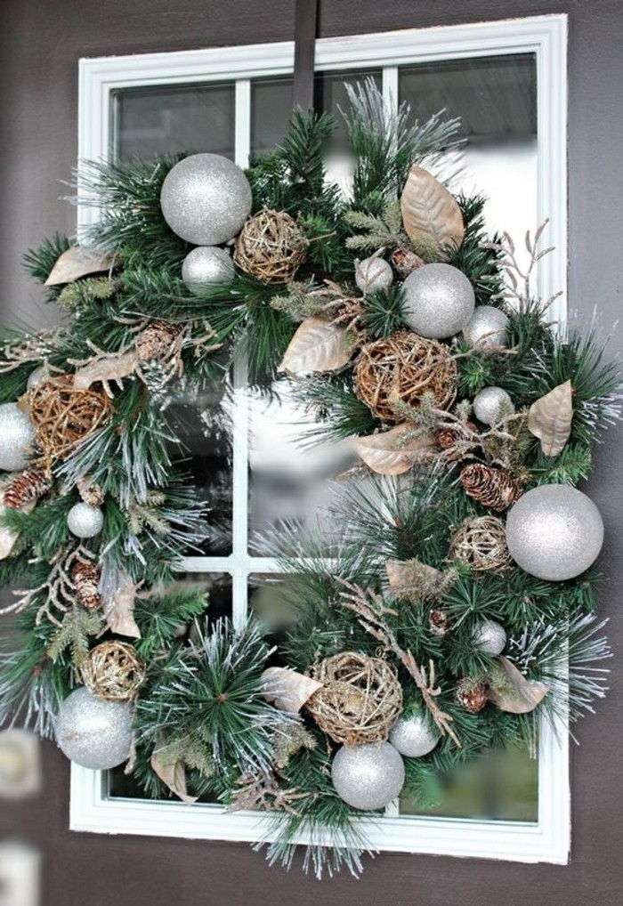 vianočný veniec-vlastné tap-Drotár-window-silver-weihnachtskugeln-