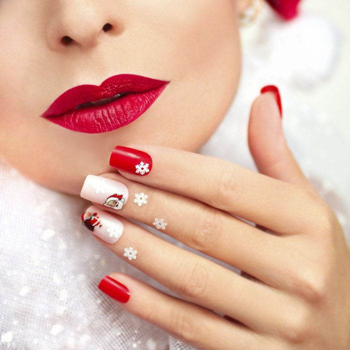 Kerst spijkers in rood en wit met kleine sneeuwvlokken en kerstman, hoekige nagel vorm