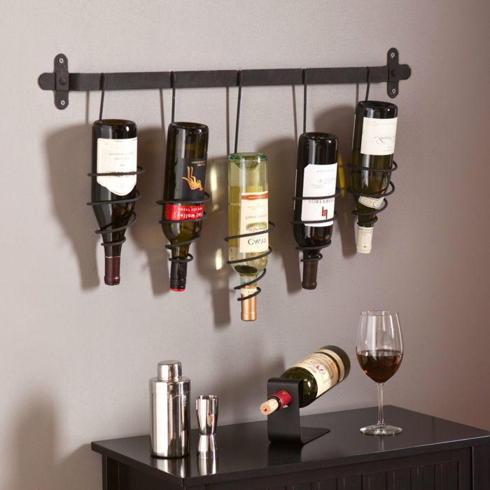 wijnrek hout bouw je eigen opknoping wijnrek de wijnflessen hangen aan de muur witte wijn