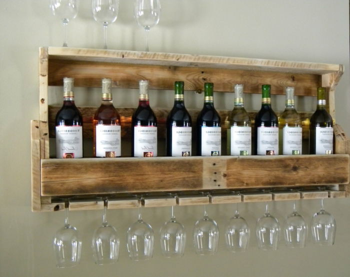 wijnrek houten wijnflessen schikken en tonen wijnglazen wijnrek voor de flessen aan de muur