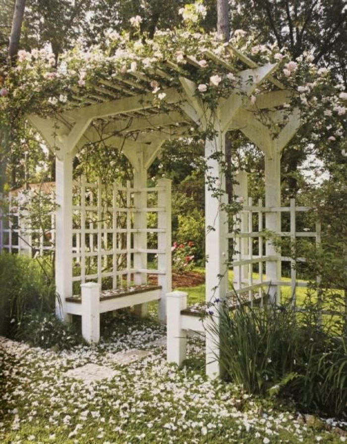 Branco Arbor Bancos de jardim paredes de malha telhado rosas brancas