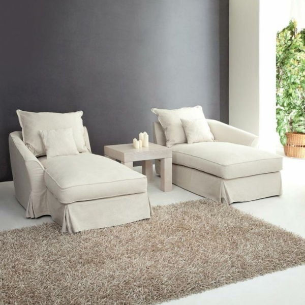 Balta kėdė kėdė kilimas gyvenamasis kambarys dizaino idėjos
