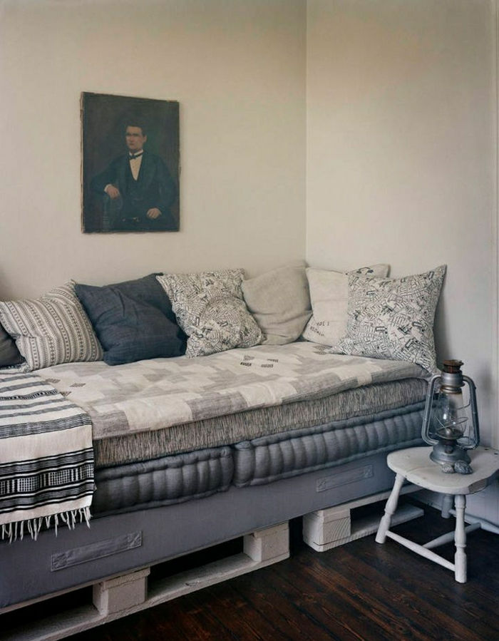 baltos padėklai sofos čiužinys mėlyna pagalvėlė Gražus Pagalvės Portretas Lantern stilingas interjeras