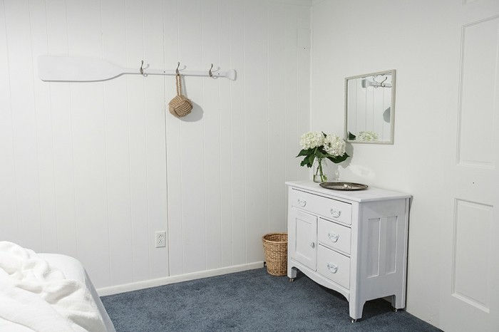 belo-kopalniško pohištvo-lastno-build-kreativno-belo-model kopalnica