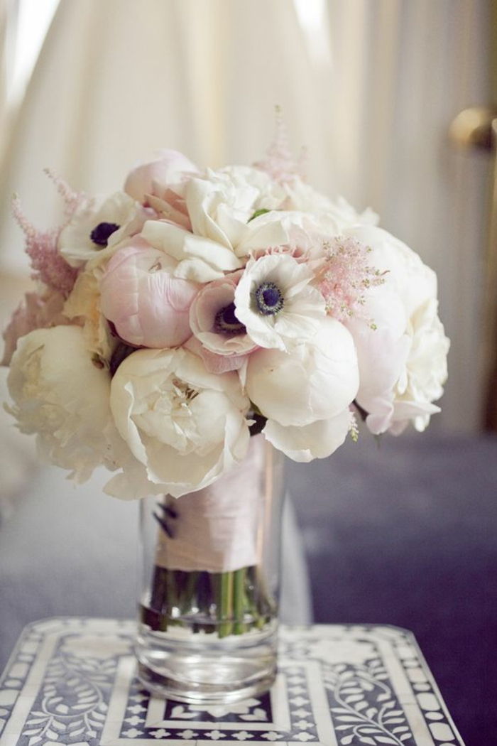 White-puokštės-su-graži-gėlių-papuošalas-Deco-su-gėlės