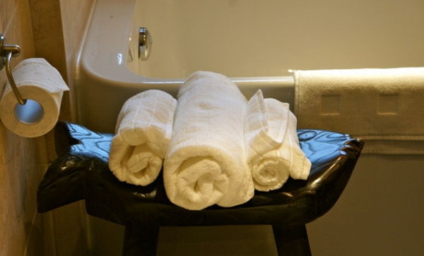 branco-toalhas-the-bathroom-bonita-decoration