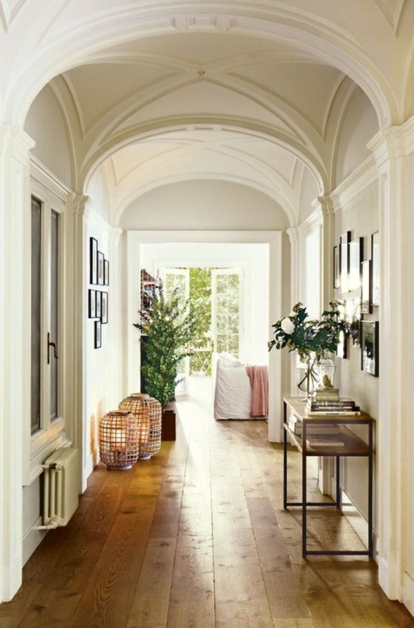 hvite korridor-moderne-hjemme-stil-aristokratisk utseende