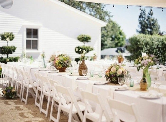 white-table-and-zaujímavá-tischdeko-for-a-unique-vlastný na mieru svadobné