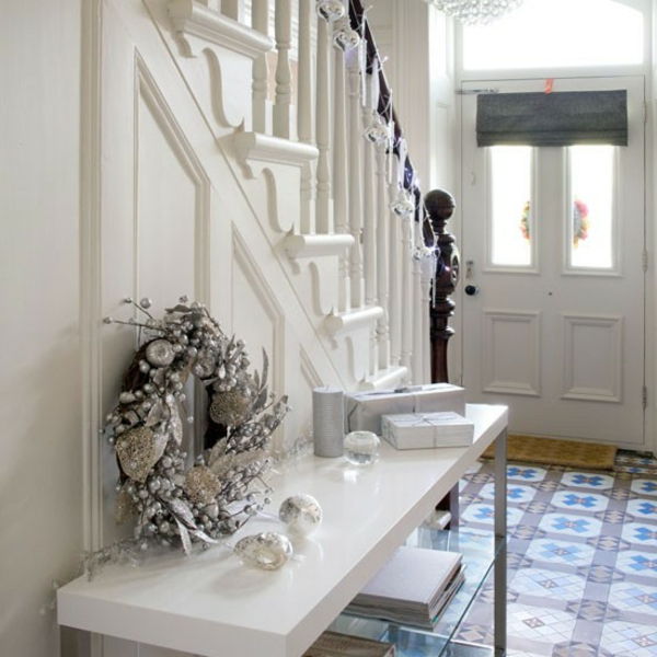 belo-les-nadstropju sodobno-design-z-Seat