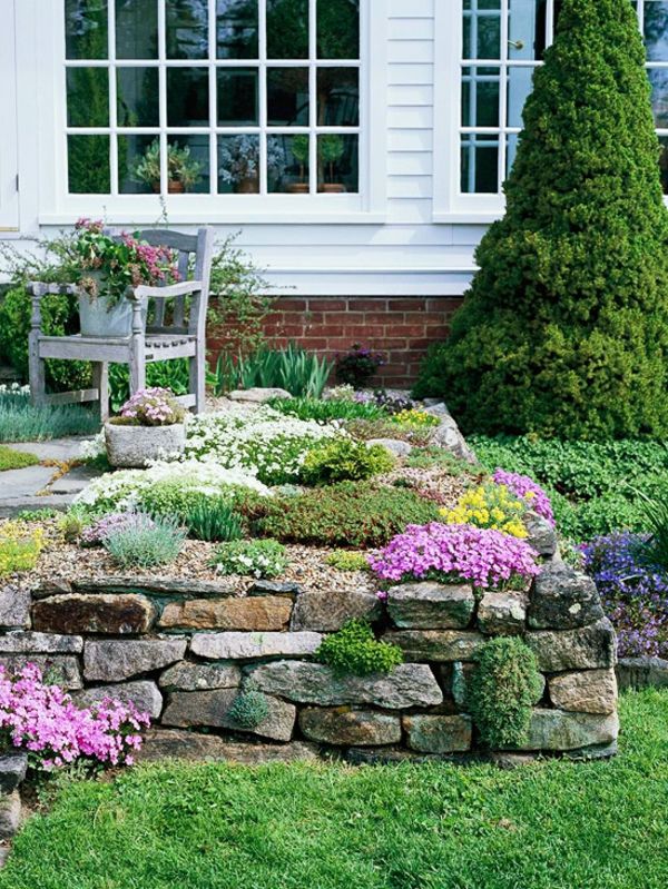 zelena vrtna zasnova s ​​kamni - za lepo belo hišo