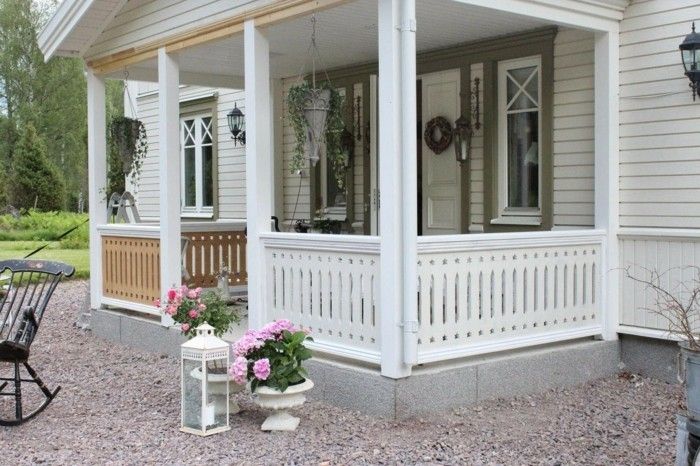 -Lemn alb-casa-cu-verandă-grădină în stil decorare țară