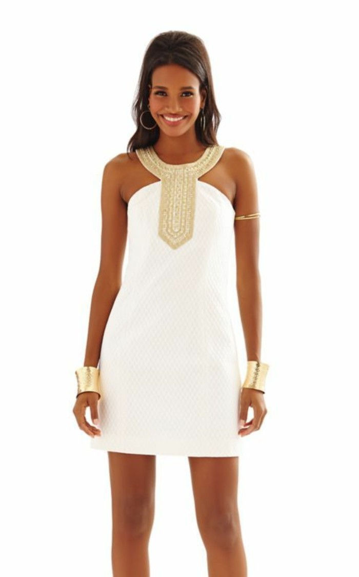 -Branco-vestido elegante-com elementos dourados