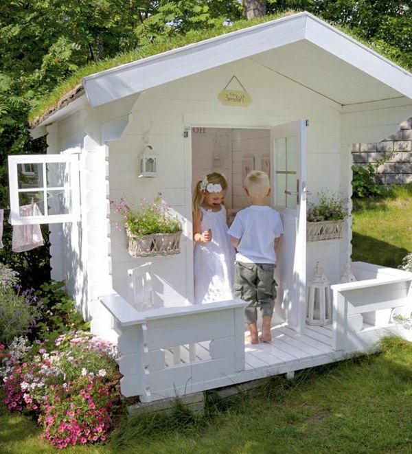 belo-Playhouse-z-super-design-igranje-in-vrt