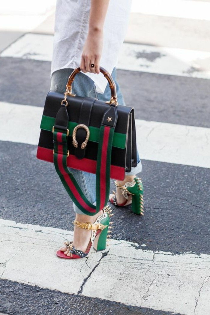 vilken sko färger till röd-dress-grön-svart-röd-dekoration Gucci väska och skor-idé-för-kombinerad-med-röd-dress