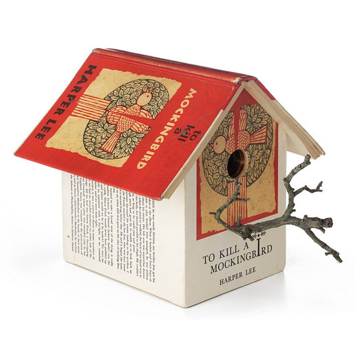 Idéia criativa da decoração, casa de passarinho feita dos livros & quot; quem perturba o rouxinol ', casa de passarinho do deco