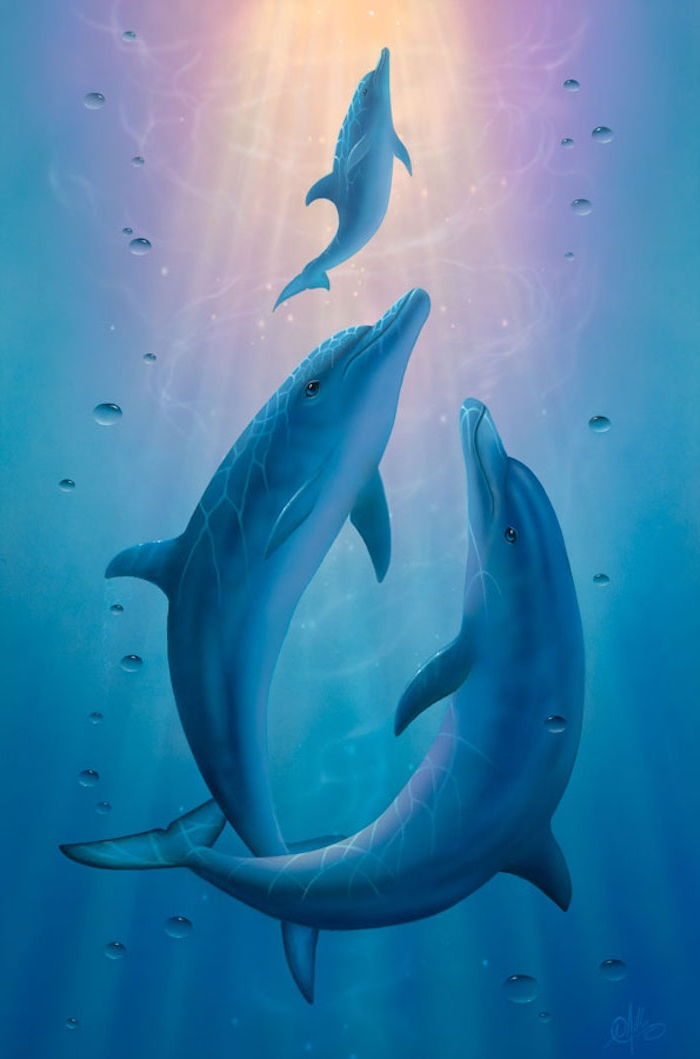 Her viser vi deg et eventyrbilde med tre blåhårede delfiner som svømmer sammen i et hav med et klart blått vann - ta en titt på dette magiske bildet