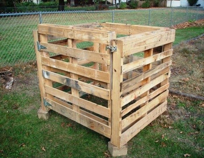Nog een geweldig idee voor het thema tuinontwerp, waar je echt van kunt genieten - een mooie grote houten composter voor je eigen tuin