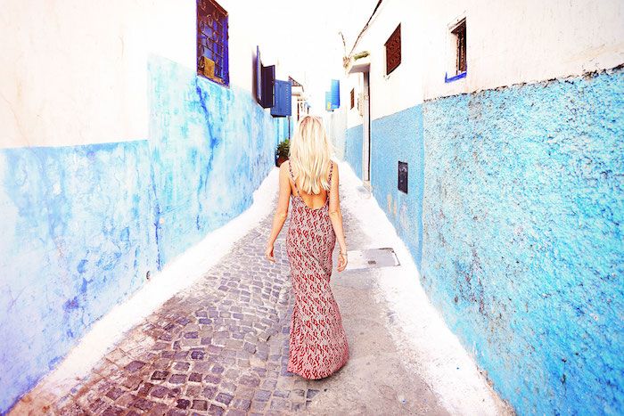 capitale, marocco, camminare, strada, blu, bianco, blogger, modello, presa, immagini